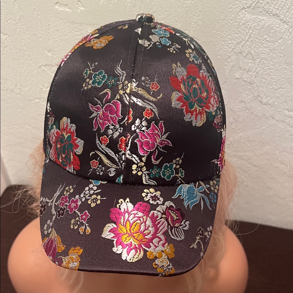 #1485**Floral Embroidered Black Cap